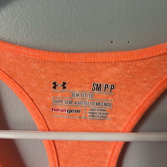 🌟 FREE IF BUNDLED under armor tank top - Picture 2 of 2